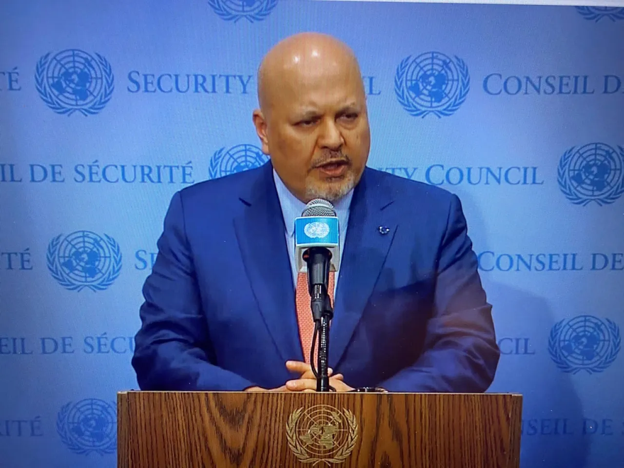 صورة حول : كريم خان قد يصدر أوامر اعتقال بحق مسؤولين إسرائيليين كريم خان قد يصدر أوامر اعتقال بحق مسؤولين إسرائيليين