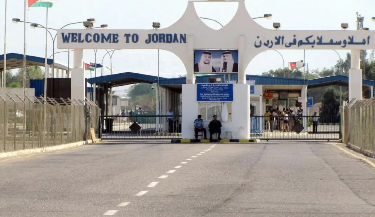 فتح جسر الملك حسين أمام المسافرين العرب السبت