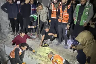 الدفاع المدني بغزة: الاحتلال يستهدف فرقنا ونتحرك بصعوبة