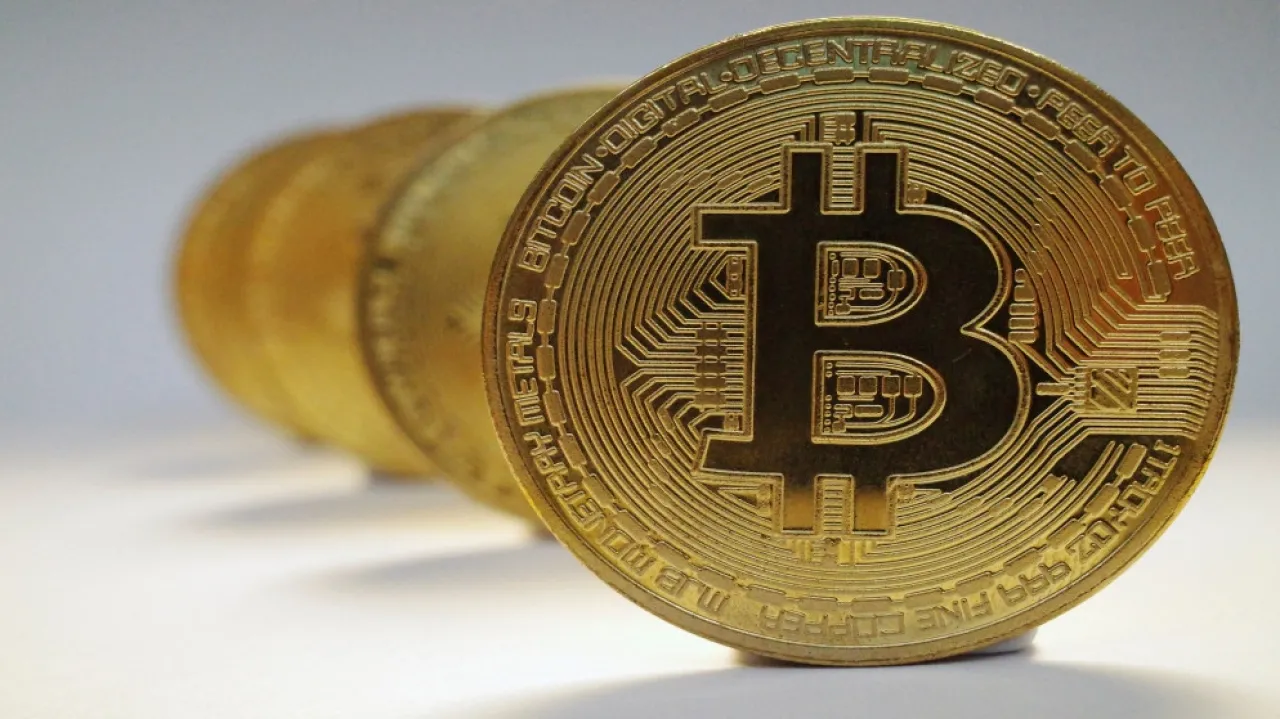 بتكوين تنخفض 5% في أحدث تعاملات لها