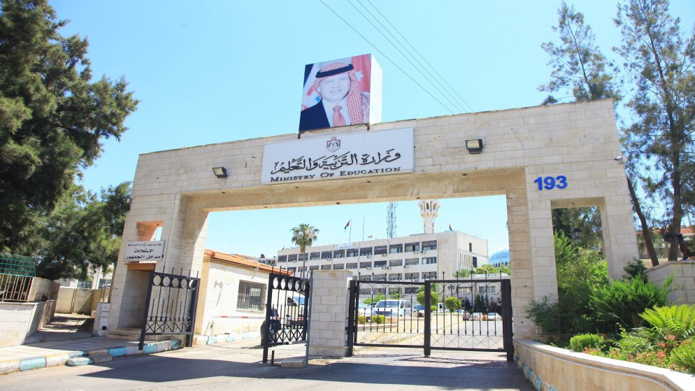 عقد الامتحانات الوزارية لطلبة الصف الحادي عشر للعام الحالي ورقيا