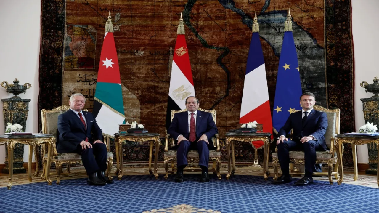 عاجل | الملك وماكرون والسيسي أجروا اتصالا مع ترامب أثناء قمة القاهرة