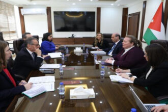 الأردن والبنك الأوروبي للتنمية يبحثان أولويات التعاون المستقبلية