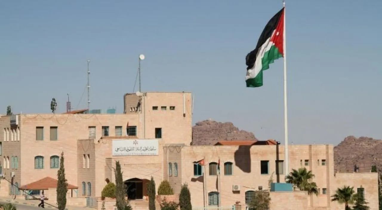 الإدارية تلغي قرار إقالة مفوض بسلطة البترا