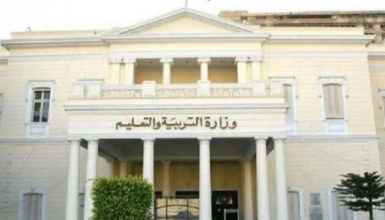 وزير التعليم المصري يعلق بعد اتهامه بتعنيف مسؤول قبل وفاته