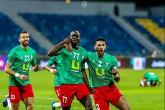 الوحدات يضرب الصريح بثلاثية ويقترب من الحسين إربد