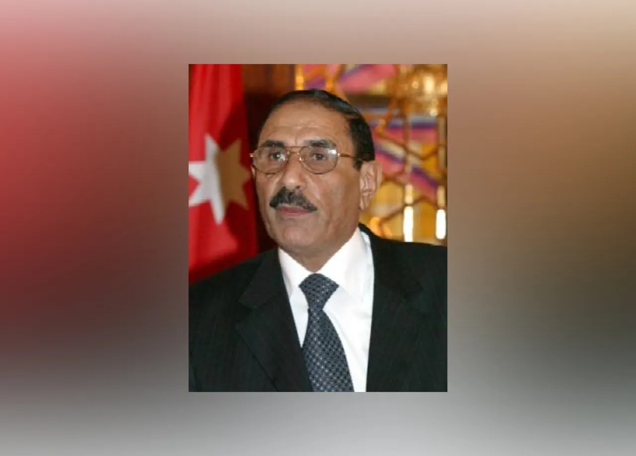 العيسوي ينقل تمنيات الملك وولي العهد للوزير الطراونة بالشفاء العاجل