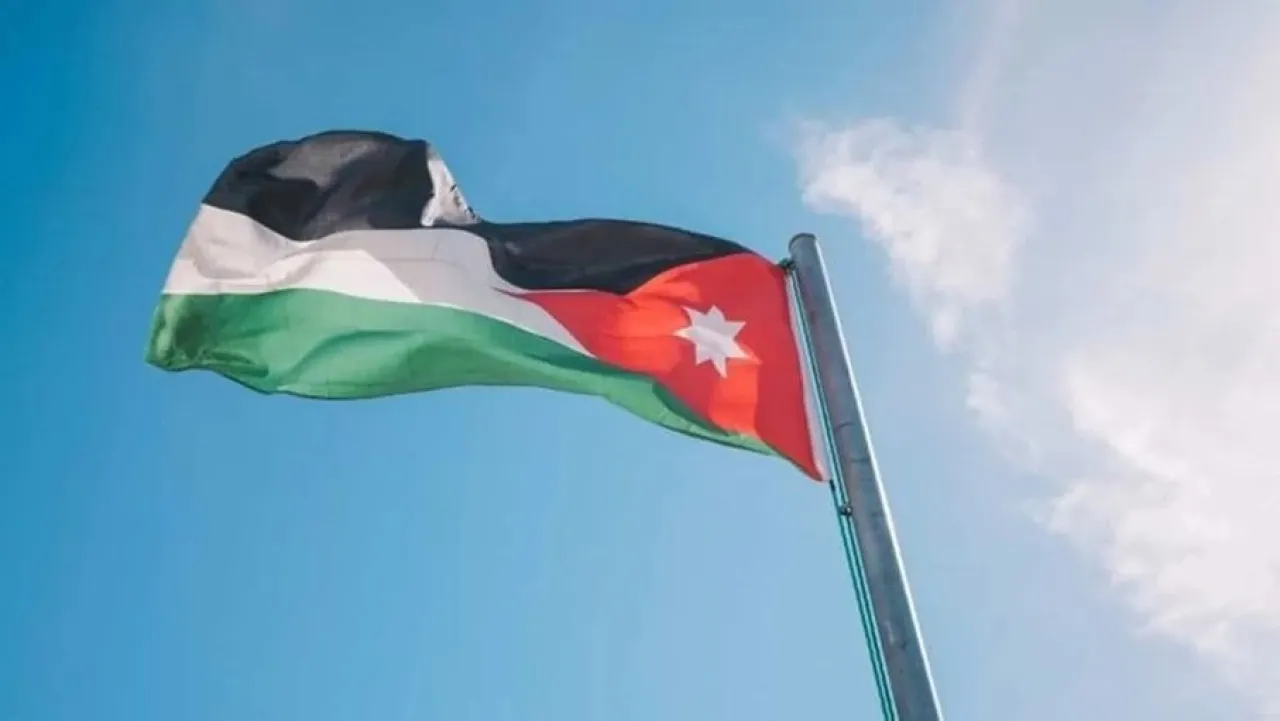 الأردنيون يحتفلون اليوم بيوم العلم تحت شعار (علمنا عالٍ)