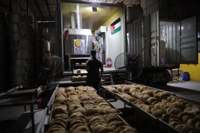 المخبز الأردني المتنقل المزود الوحيد حاليا للخبز في قطاع غزة