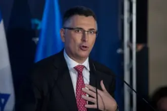 ساعر: إسرائيل سترد بشكل أحادي إذا اعترفت فرنسا بالدولة الفلسطينية