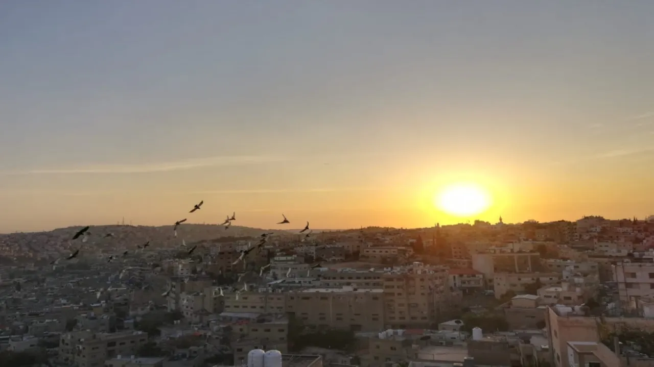 الأردن يتأثر بكتلة هوائية حارة نسبياً الثلاثاء