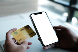 الدفع عبر الهاتف النقال يرتفع 28% في الربع الأول من العام الجاري