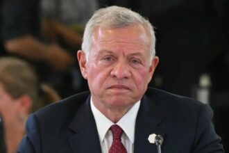 الملك يعزي بوفاة البابا فرنسيس