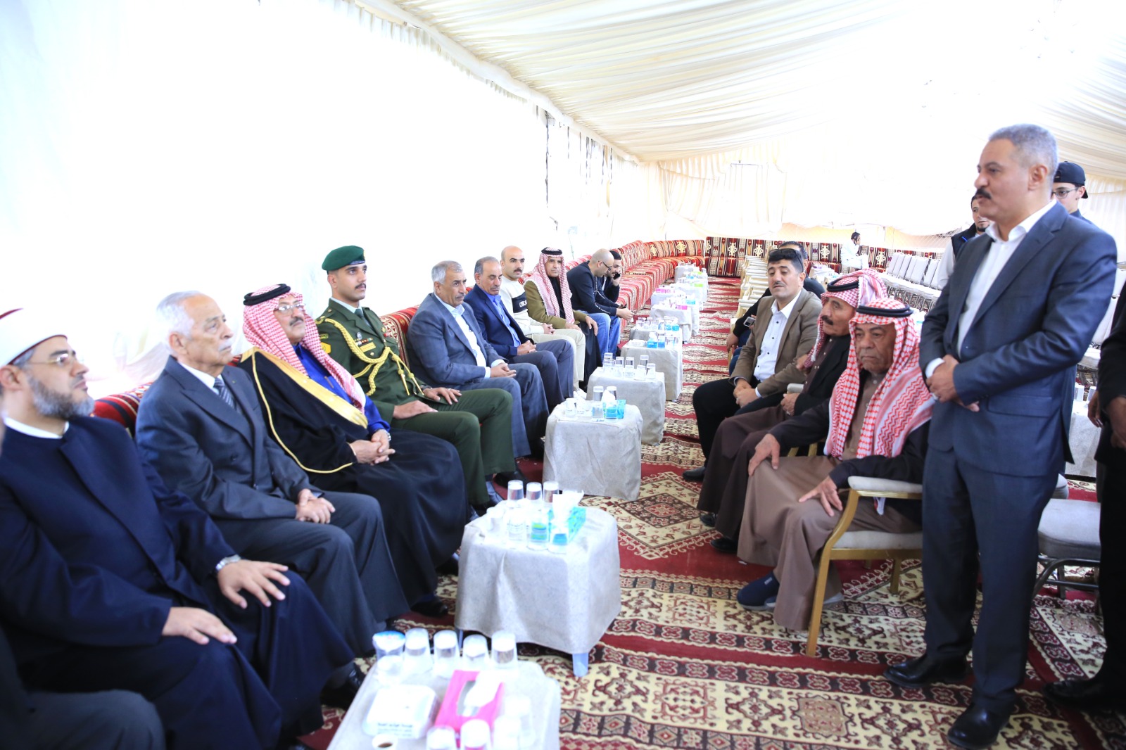مندوبا عن الملك وولي العهد.. العيسوي يعزي عشائر السواعير والأزايدة والشديفات والأرتيمة