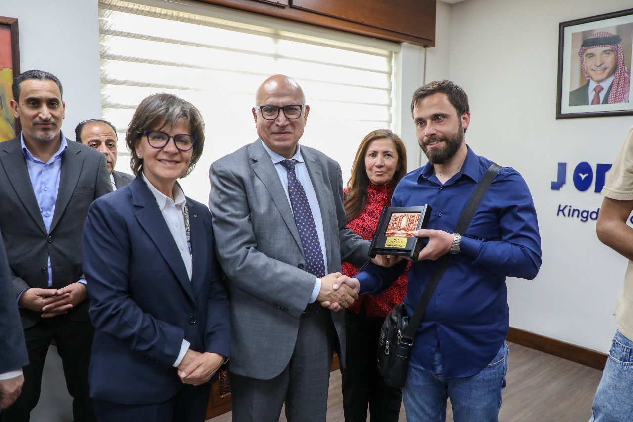 السياحة : تكرم أدلاء سياحيين من ذوي الإعاقة البصرية و السمعية خلال انعقاد أولى جلسات المجلس الوطني للسياحة