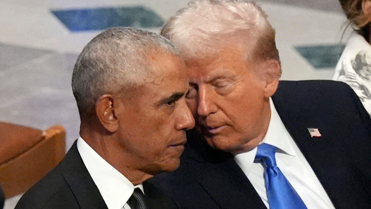 صورة ترامب تُزاحم أوباما في قلب البيت الأبيض