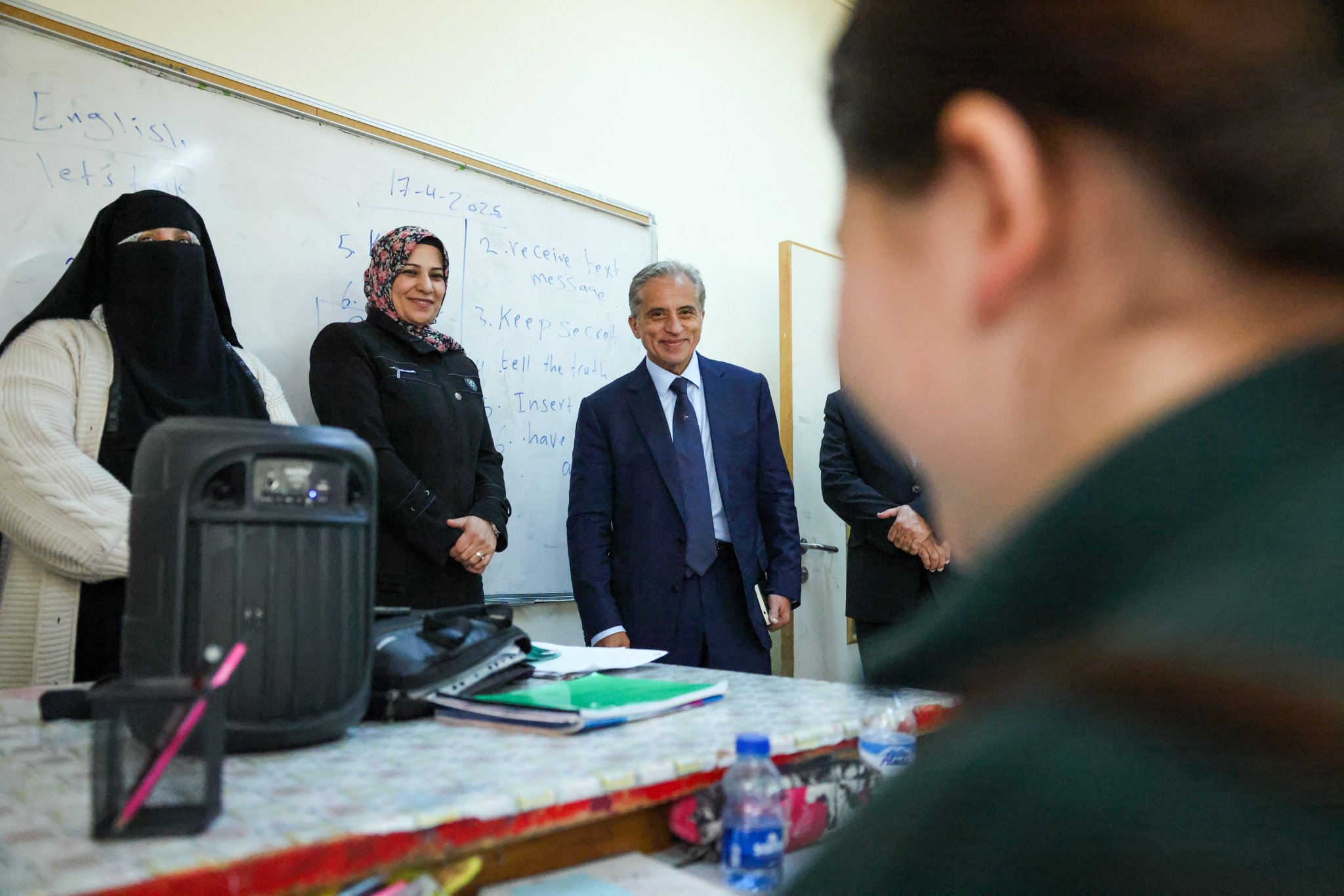 حسان يزور مدرسة الحارث بن عمير الأساسية في الطفيلة