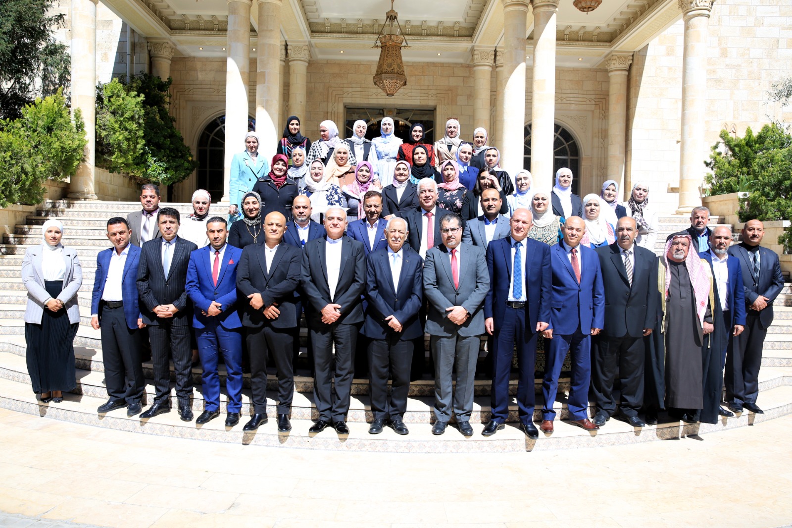 العيسوي: الملك.. قوة الموقف وحكمة القيادة في مواجهة التحديات والأزمات"