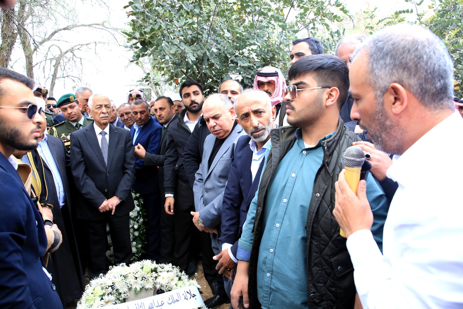مندوبا عن الملك وولي العهد.. رئيس الديوان الملكي يشارك في تشييع جثمان الوزير الفايز