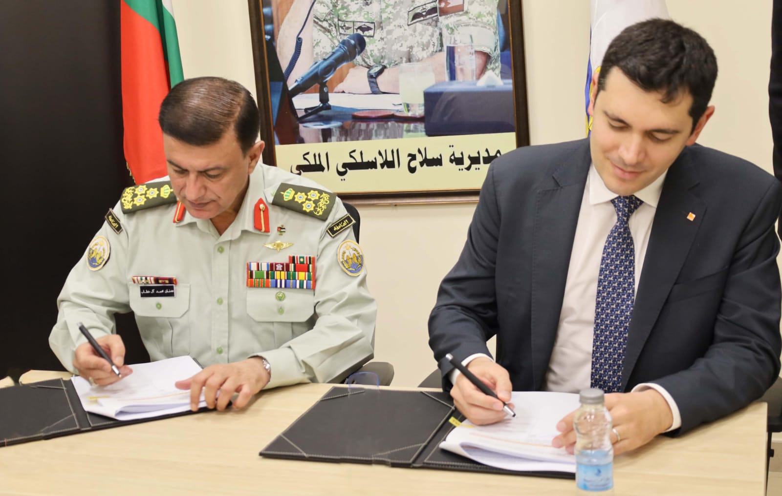 القوات المسلحة الأردنية والأجهزة الأمنية تجدد اتفاقية تزويد خدمات الاتصالات للخطوط الأرضية والإنترنت المتنقل مع أورنج الأردن