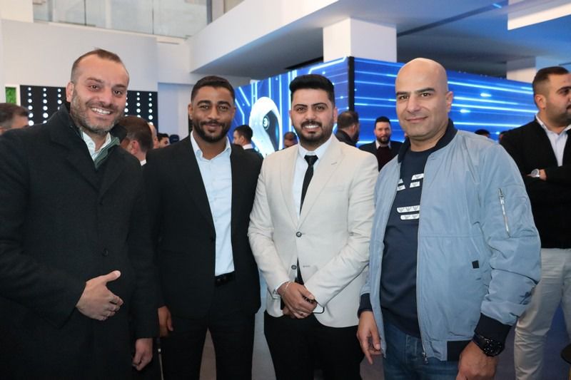 بالفيديو جيلي تطلق أول سيارة مدعومة بالذكاء الاصطناعي في الأردن .. صور