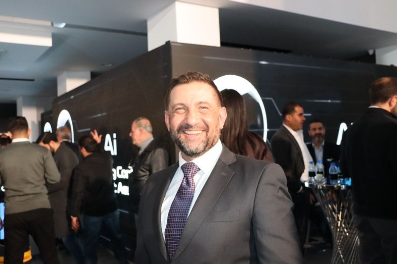 بالفيديو جيلي تطلق أول سيارة مدعومة بالذكاء الاصطناعي في الأردن .. صور