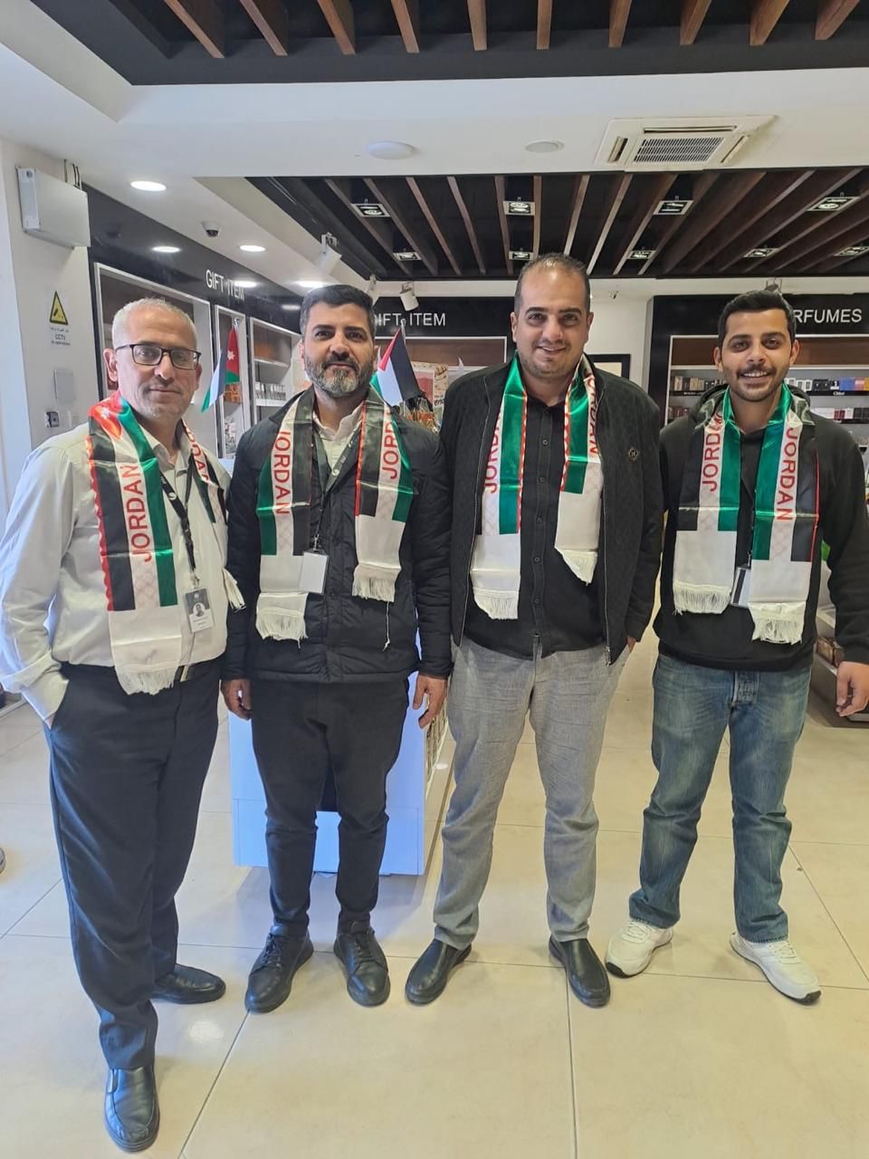 بالفيديو والصور... الأسواق الحرة الاردنية تحتفل بيوم العلم