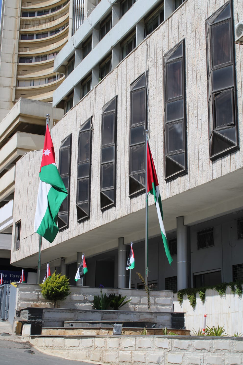 ضريبة الدخل والمبيعات تحتفل بيوم العلم