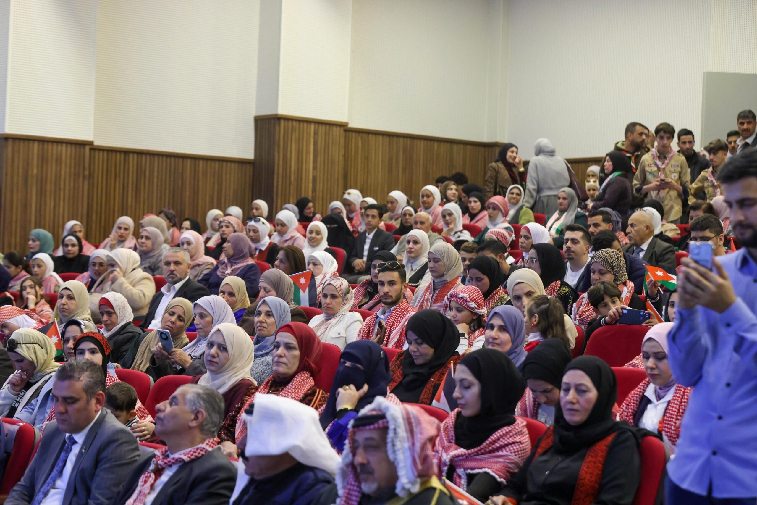وزير الشباب يرعى احتفال منتدى جبل عوف للثقافة بيوم العلم