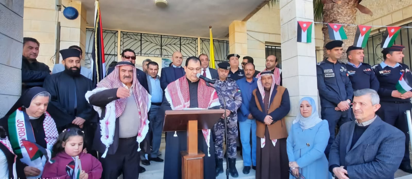 احتفالات لواء القصر برفع العلم.. حب وولاء