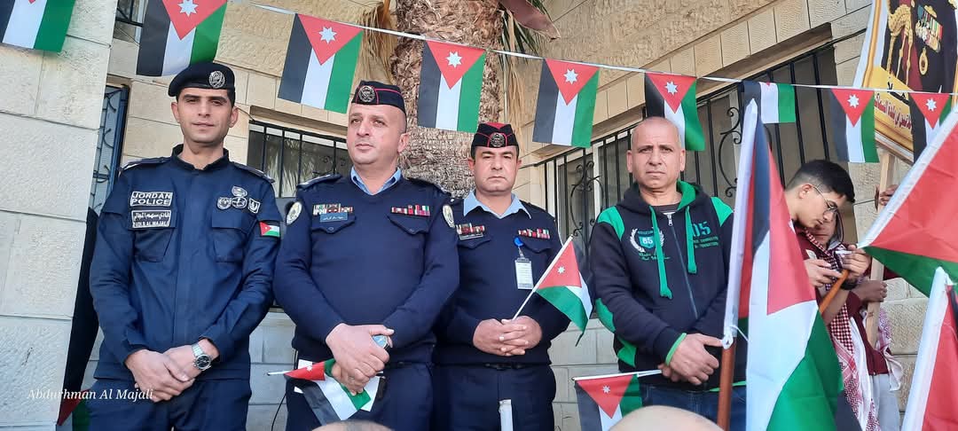 احتفالات لواء القصر برفع العلم.. حب وولاء