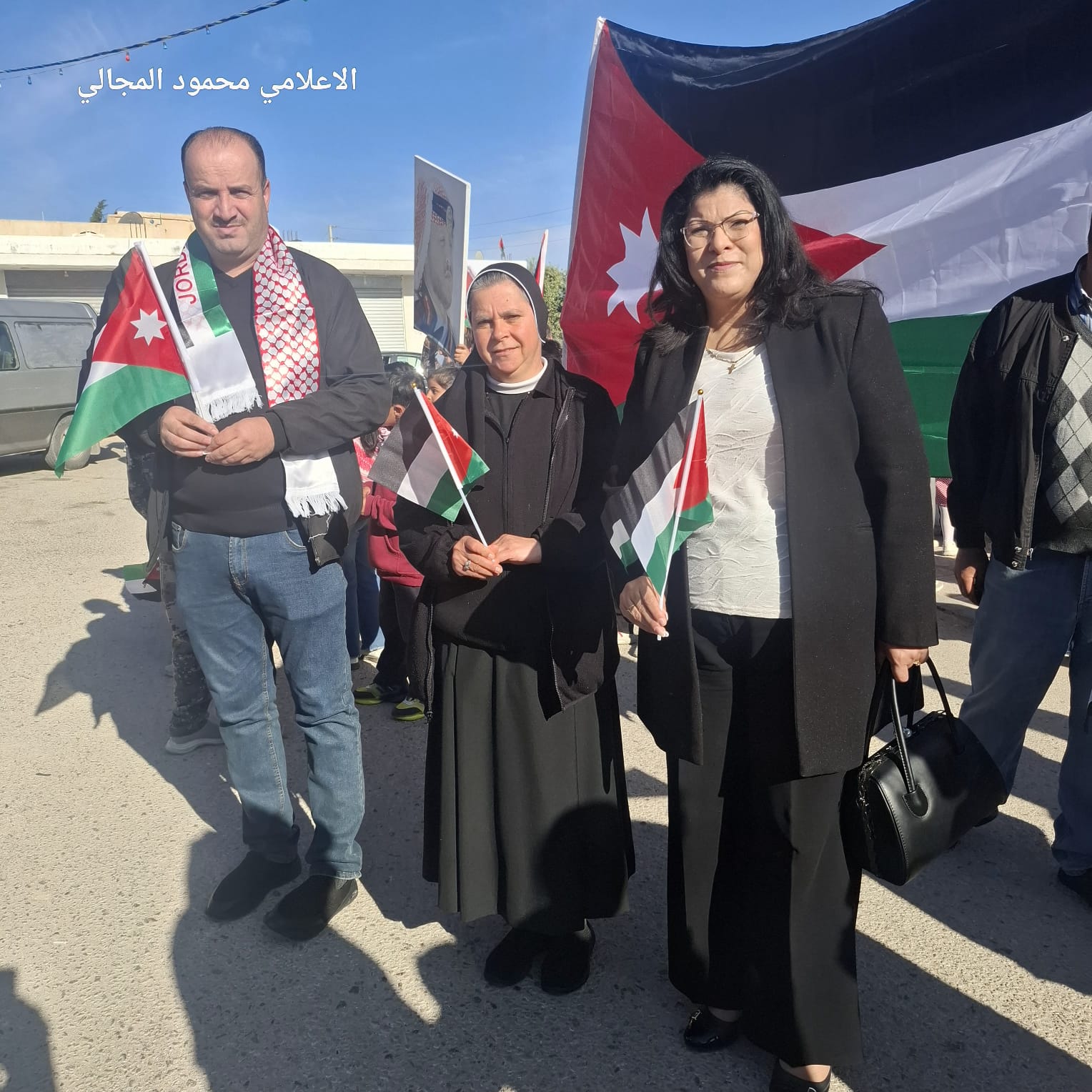 احتفالات لواء القصر برفع العلم.. حب وولاء