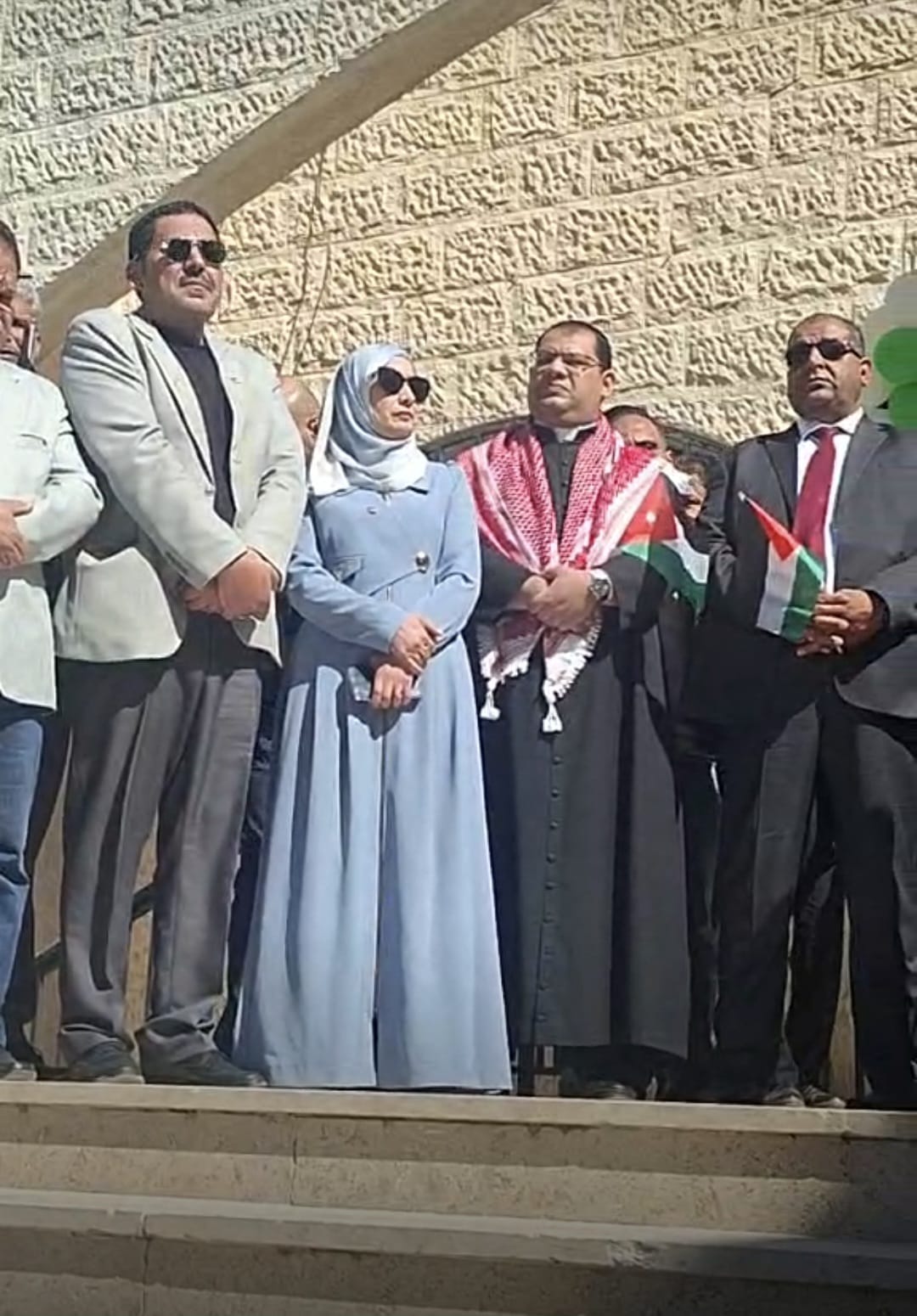 احتفالات لواء القصر برفع العلم.. حب وولاء