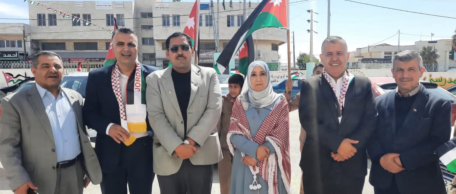 احتفالات لواء القصر برفع العلم.. حب وولاء