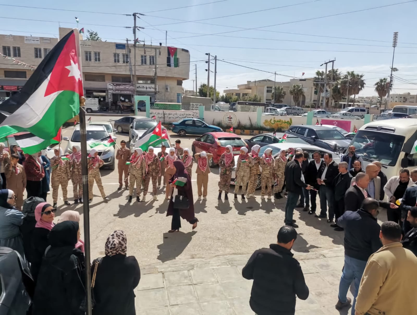 احتفالات لواء القصر برفع العلم.. حب وولاء
