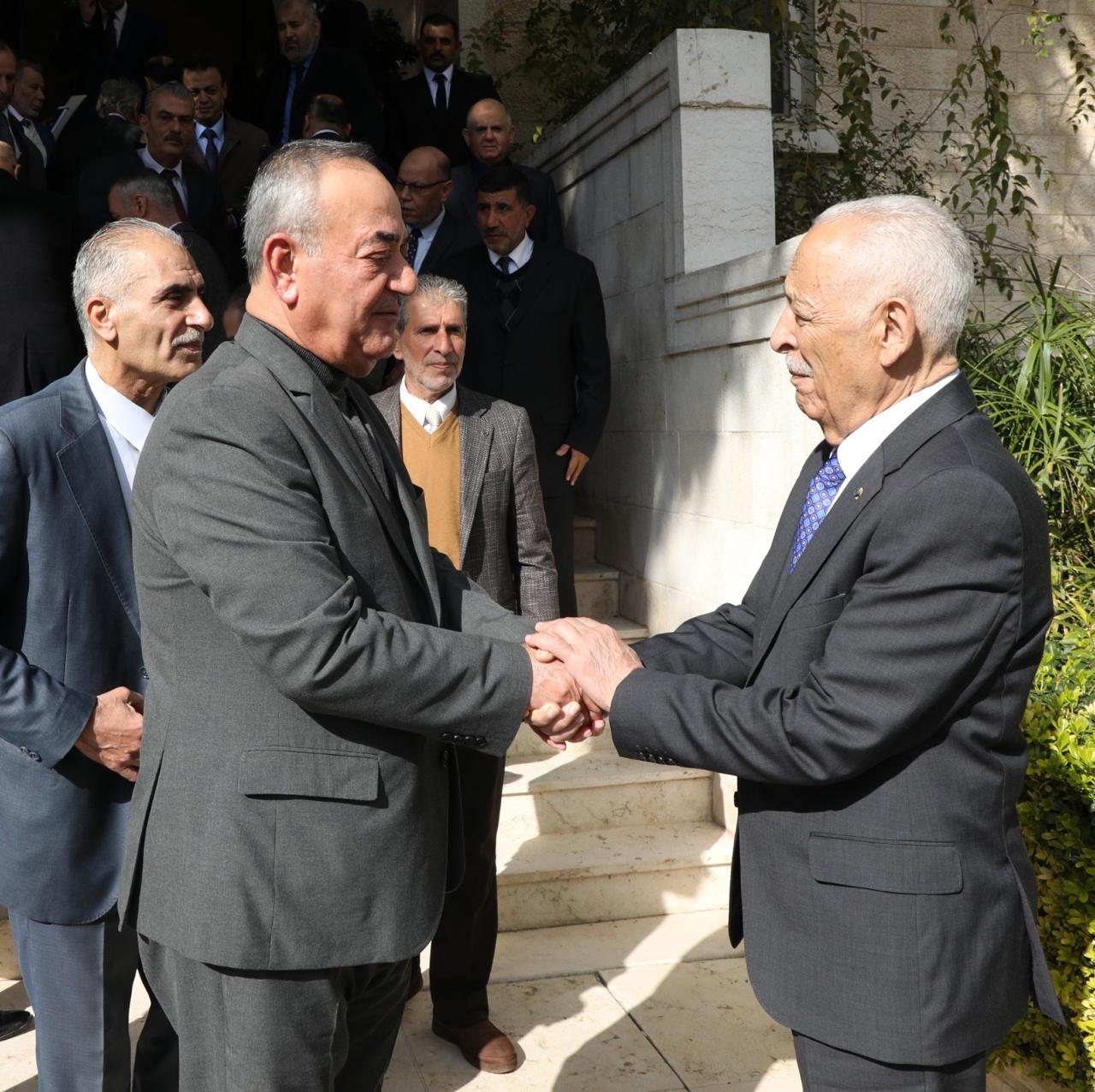 صورة حول : المهندس عبدالحكيم محمود الهندي يكتب : "أبو حسن" .. مندوب الملك الذي "فتح الأبواب" وطبّبَ الجراح المهندس عبدالحكيم محمود الهندي يكتب : "أبو حسن" .. مندوب الملك الذي "فتح الأبواب" وطبّبَ الجراح