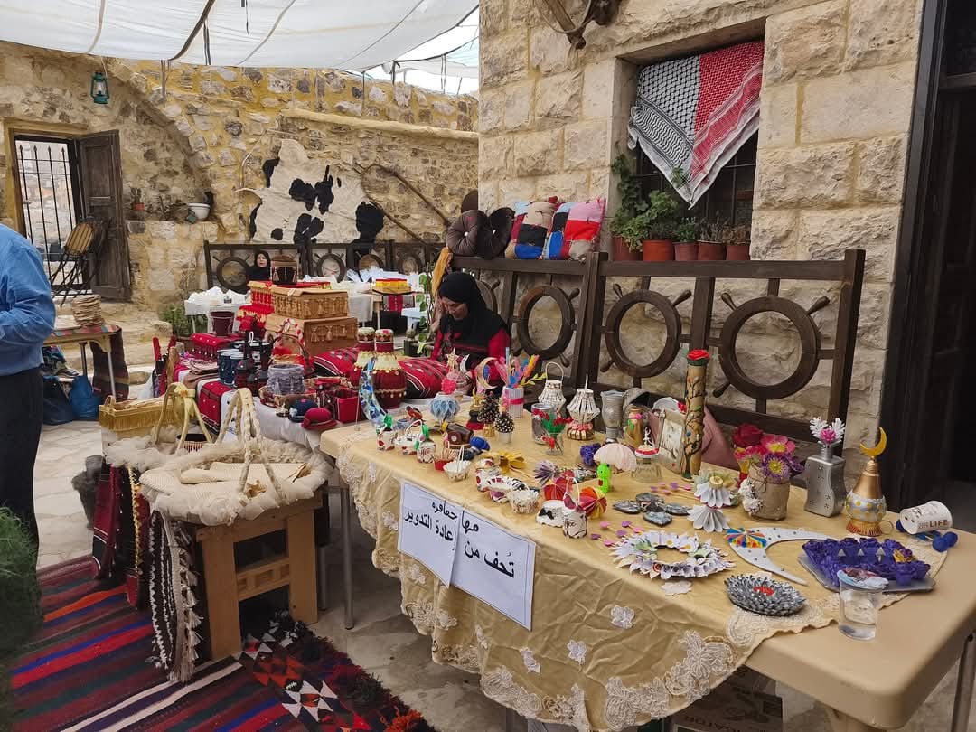 الحيصة يفتتح بازاراً خيرياَ بجمعية ربوع الجعفرية