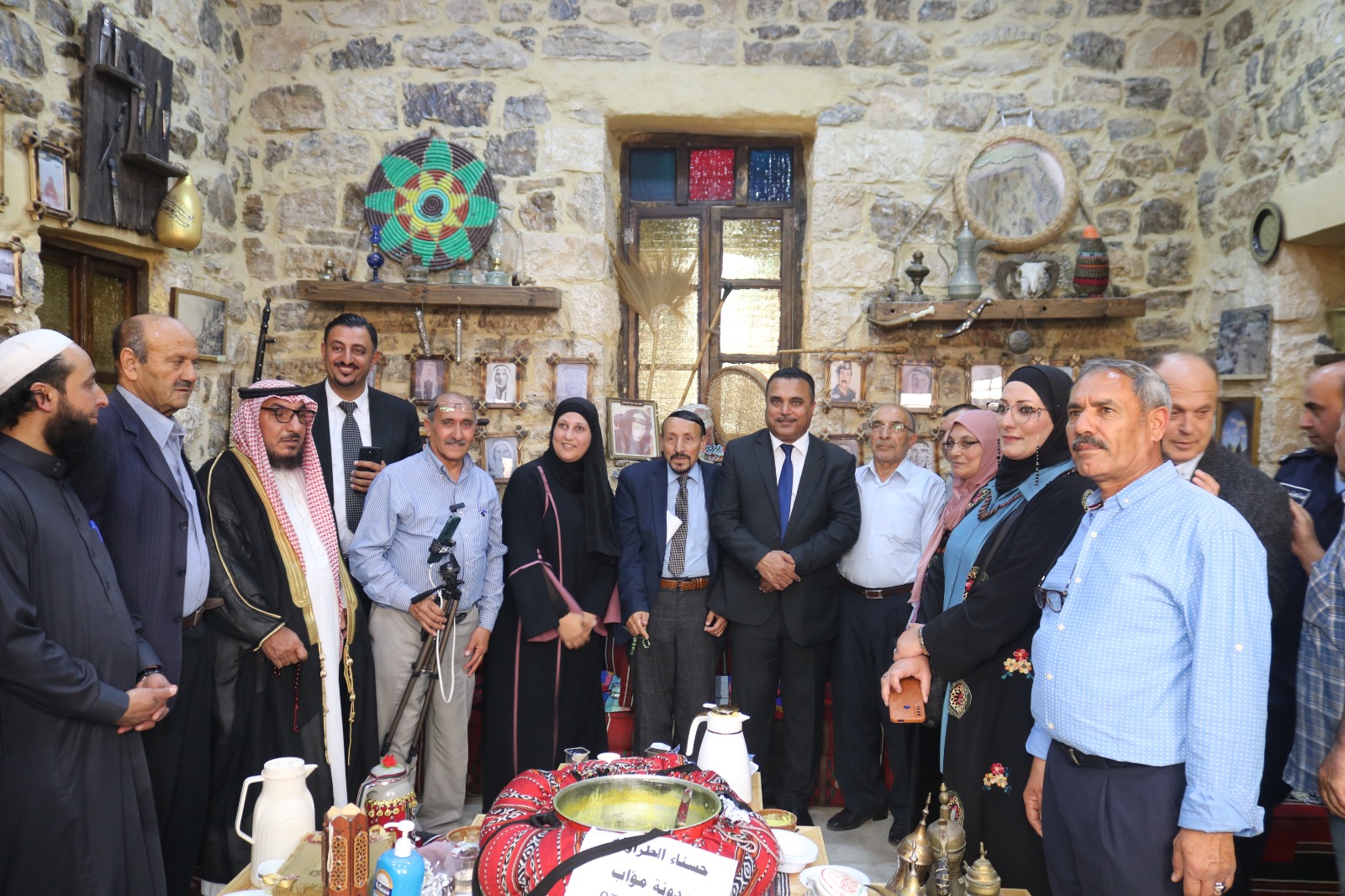 الحيصة يفتتح بازاراً خيرياَ بجمعية ربوع الجعفرية