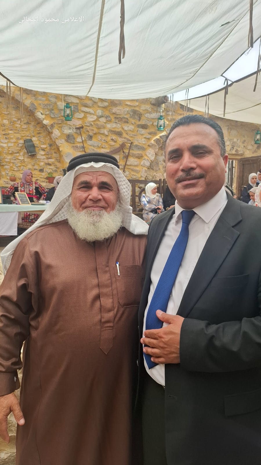 الحيصة يفتتح بازاراً خيرياَ بجمعية ربوع الجعفرية