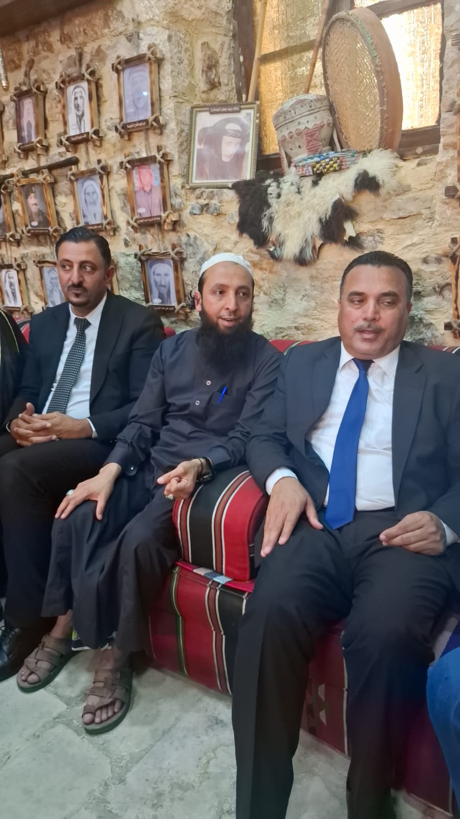 الحيصة يفتتح بازاراً خيرياَ بجمعية ربوع الجعفرية