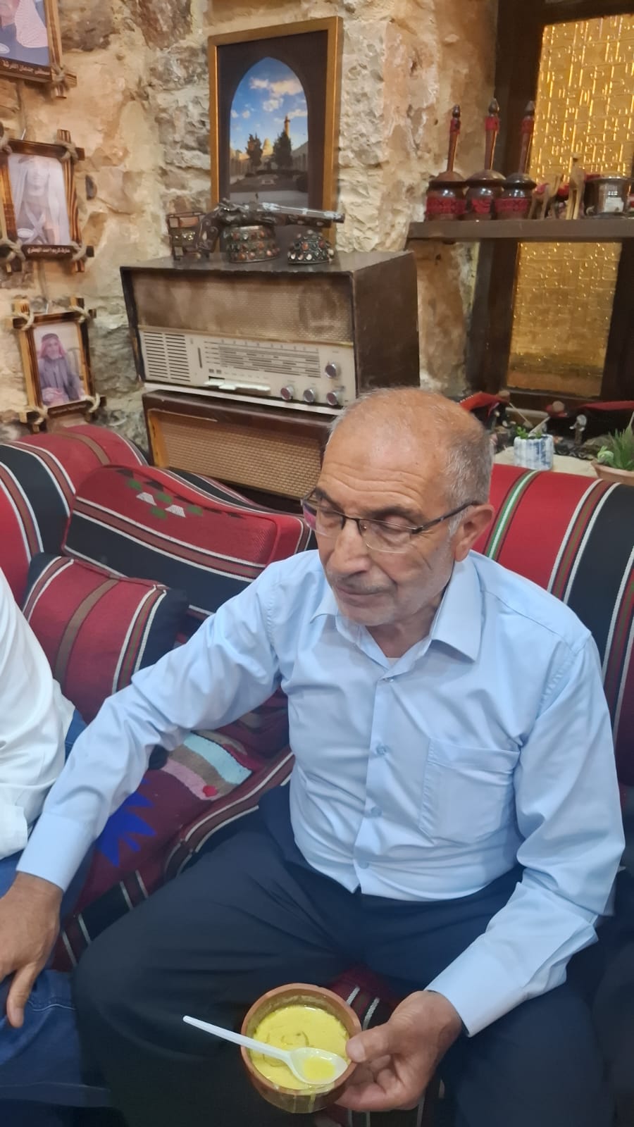 الحيصة يفتتح بازاراً خيرياَ بجمعية ربوع الجعفرية
