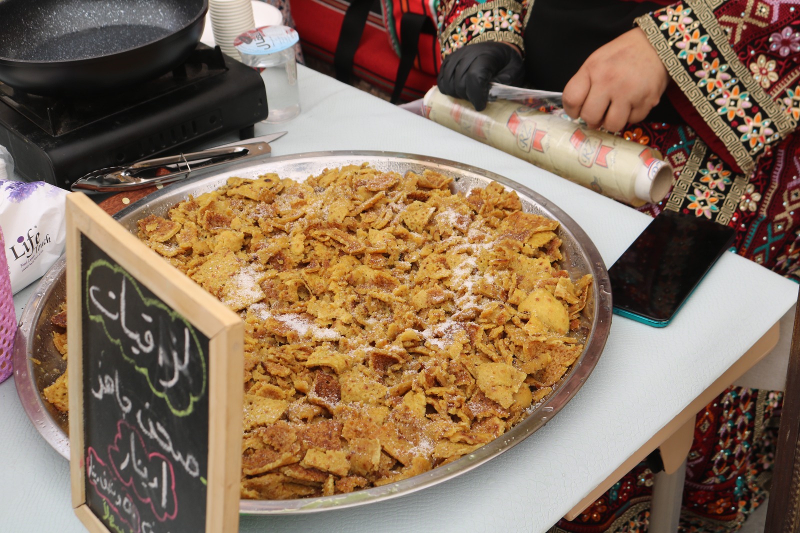 الحيصة يفتتح بازاراً خيرياَ بجمعية ربوع الجعفرية