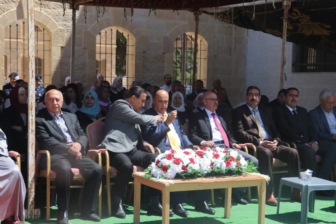 بالفيديو والصور .. العين الصرايرة يفتتح جاليري الكرك في الكرك 