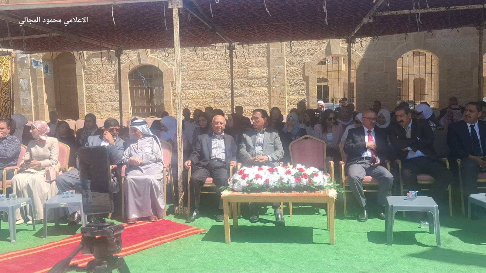 بالفيديو والصور .. العين الصرايرة يفتتح جاليري الكرك في الكرك 