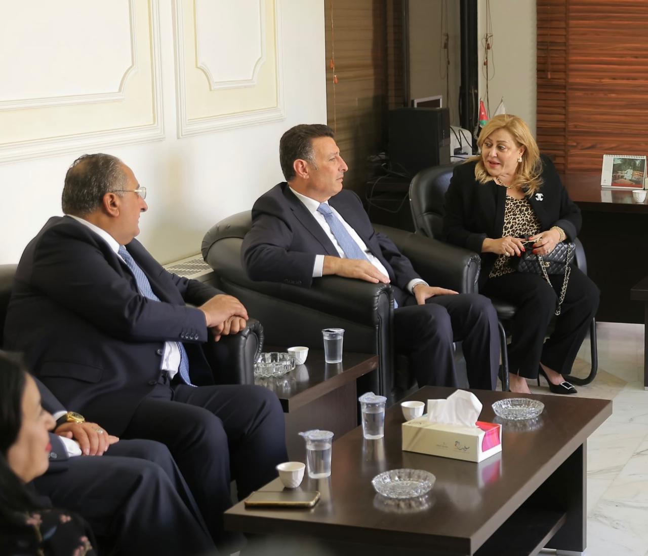 الصفدي يهنئ نقيب وأعضاء مجلس نقابة الصحفيين