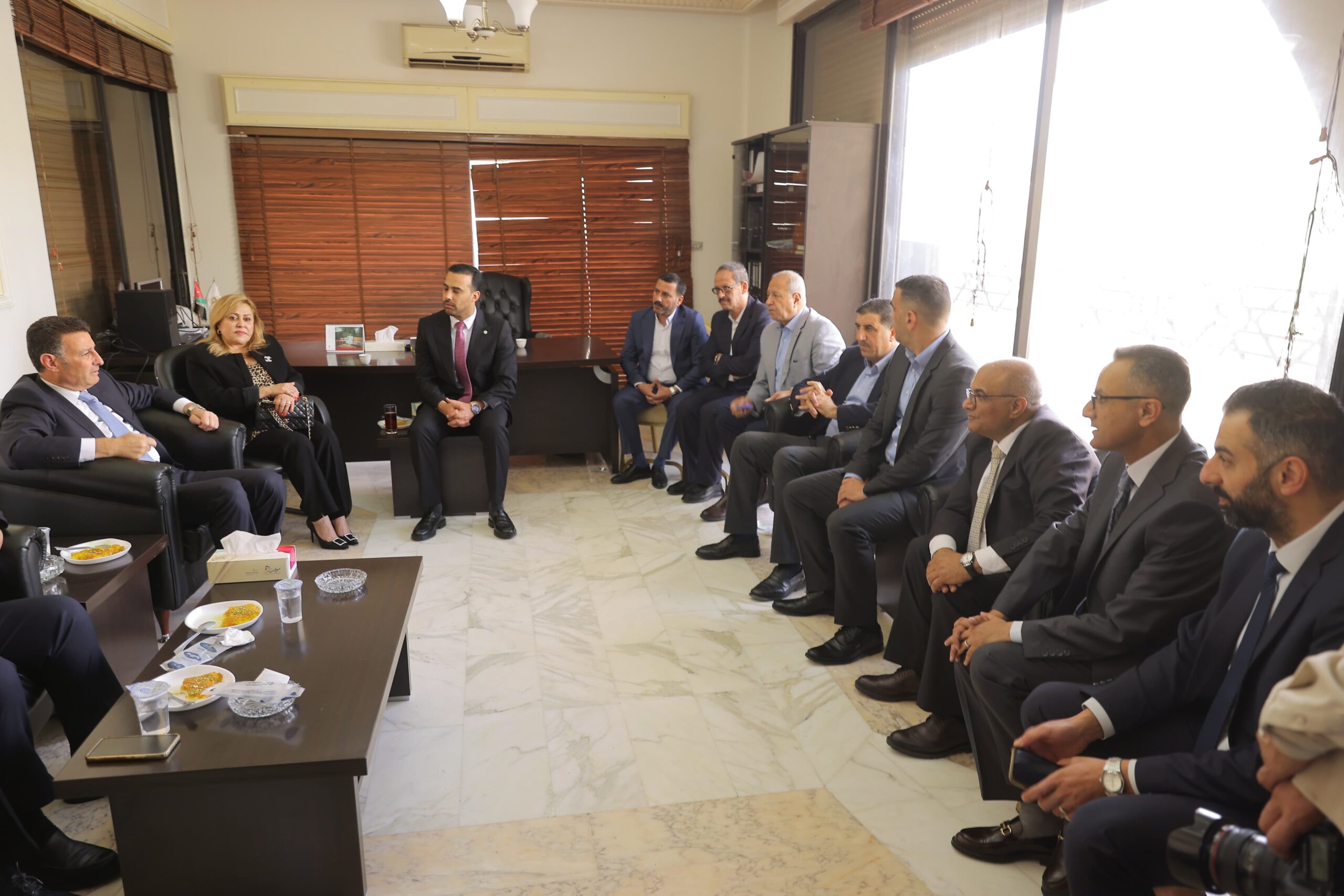 الصفدي يهنئ نقيب وأعضاء مجلس نقابة الصحفيين