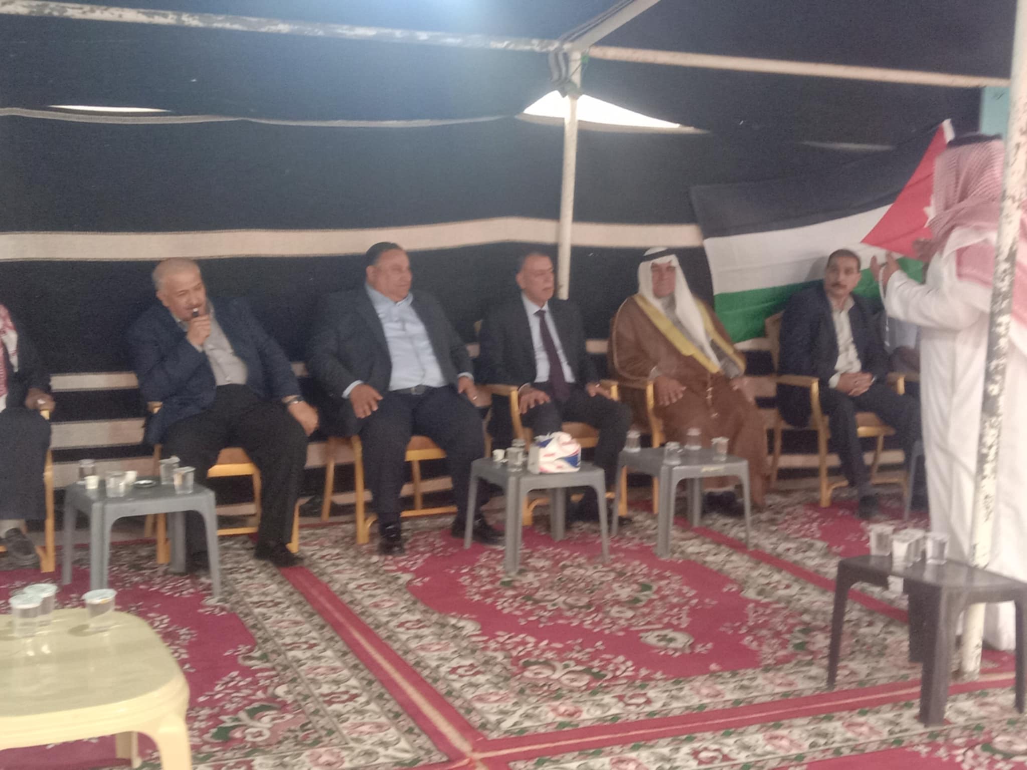 وزير الداخلية يعزي بوفاة شقيق الشيخ هزاع العيسى