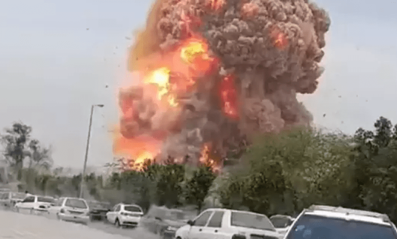 استمرار جهود إخماد حريق ميناء “رجائي” جنوب إيران بعد انفجار عدد من الحاويات