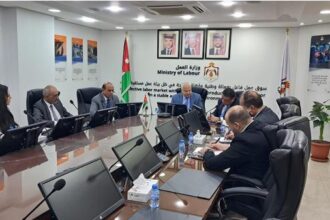 وزارة العمل والبريد الأردني يوقعان اتفاقية لتوظيف 400 شاب وشابة