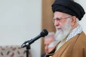 خامنئي يوجه دعوة للتحقيق في حادثة بندر عباس